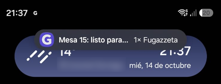 Notificación de GestResto arriba de la pantalla de inicio de un Android: Mesa 15, listo para llevar, una fugazzeta
