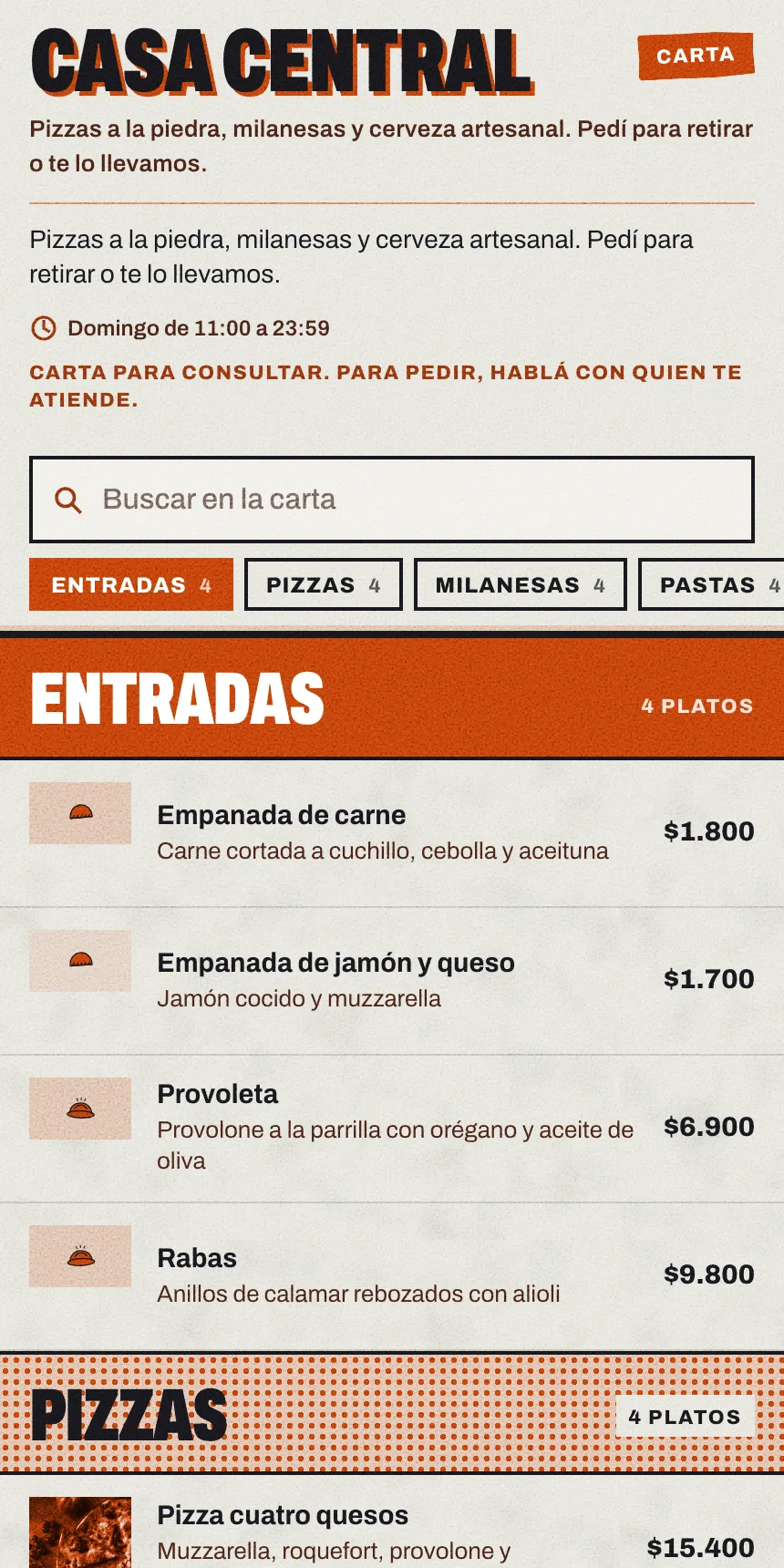 La carta digital en el celular de un cliente: el nombre del local, el horario de hoy, el buscador, las categorías y las entradas con su descripción y su precio.